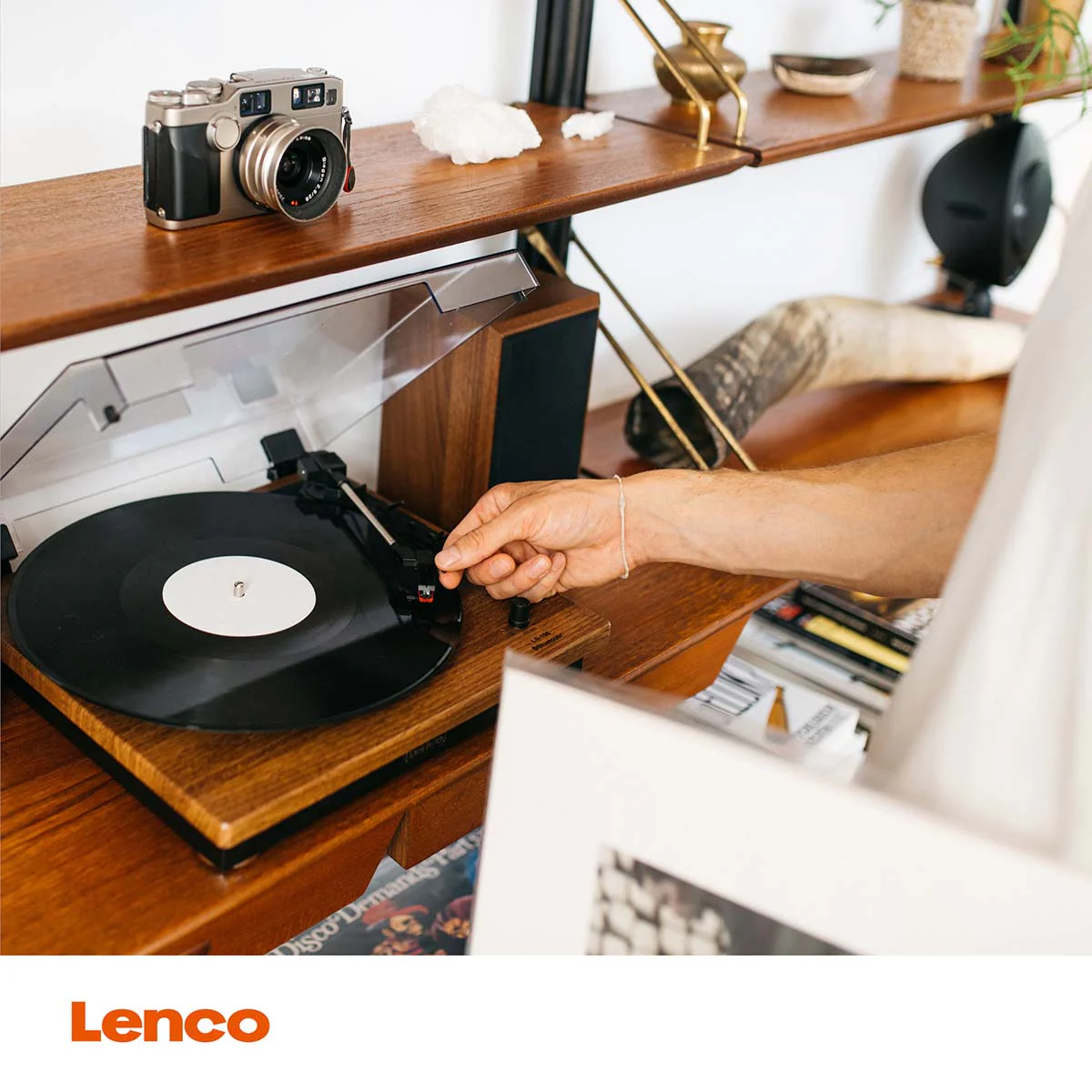 LENCO LS-100WD - Platenspeler met 2 externe speakers - Hout - Image 12