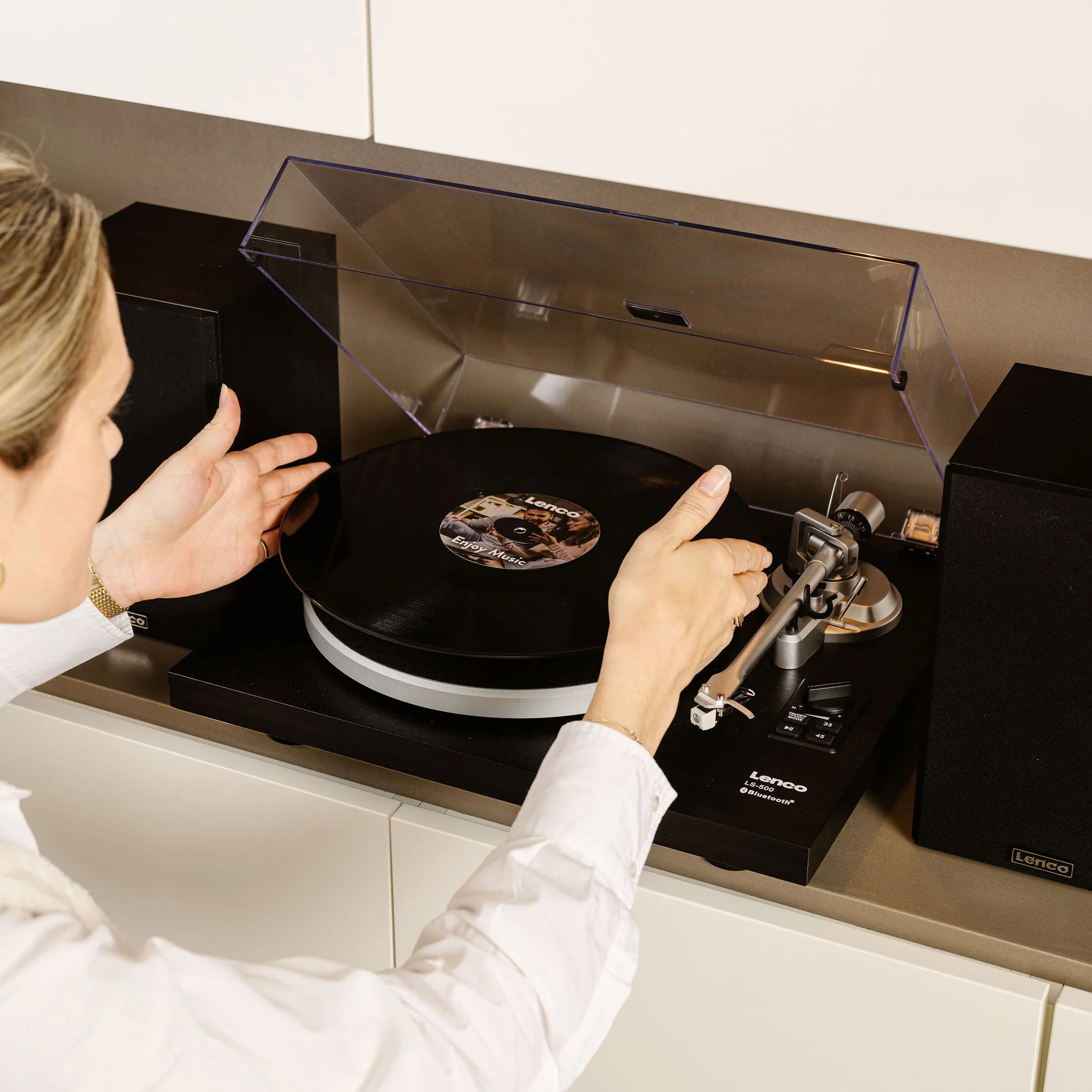 LENCO LS-500BK - Platenspeler met ingebouwde versterker en Bluetooth® plus 2 externe speakers - Zwart - Image 13